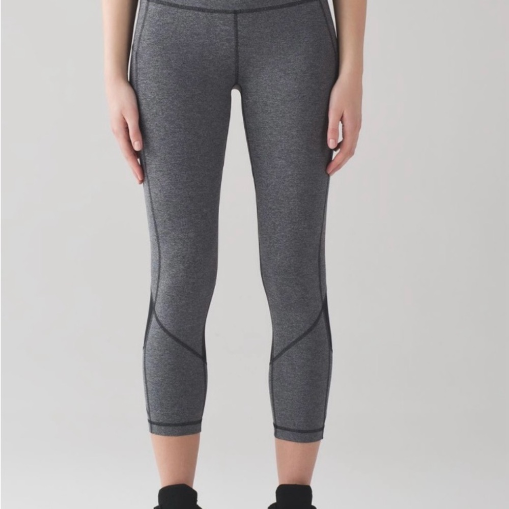 Lululemon Pace Rival Crop *22"
Heathered Black / Black size 10